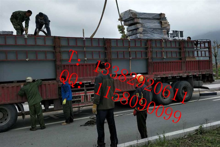 福建公交站臺在現場指導安裝