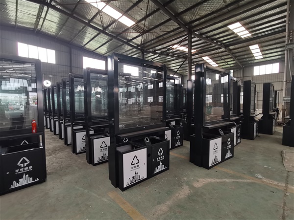 廣東第三批廣告垃圾箱裝車發貨