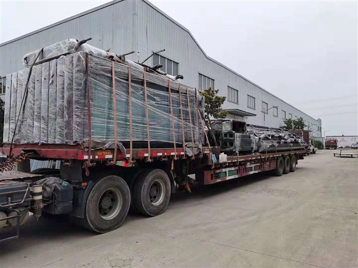 梅州公交候車亭裝車發貨